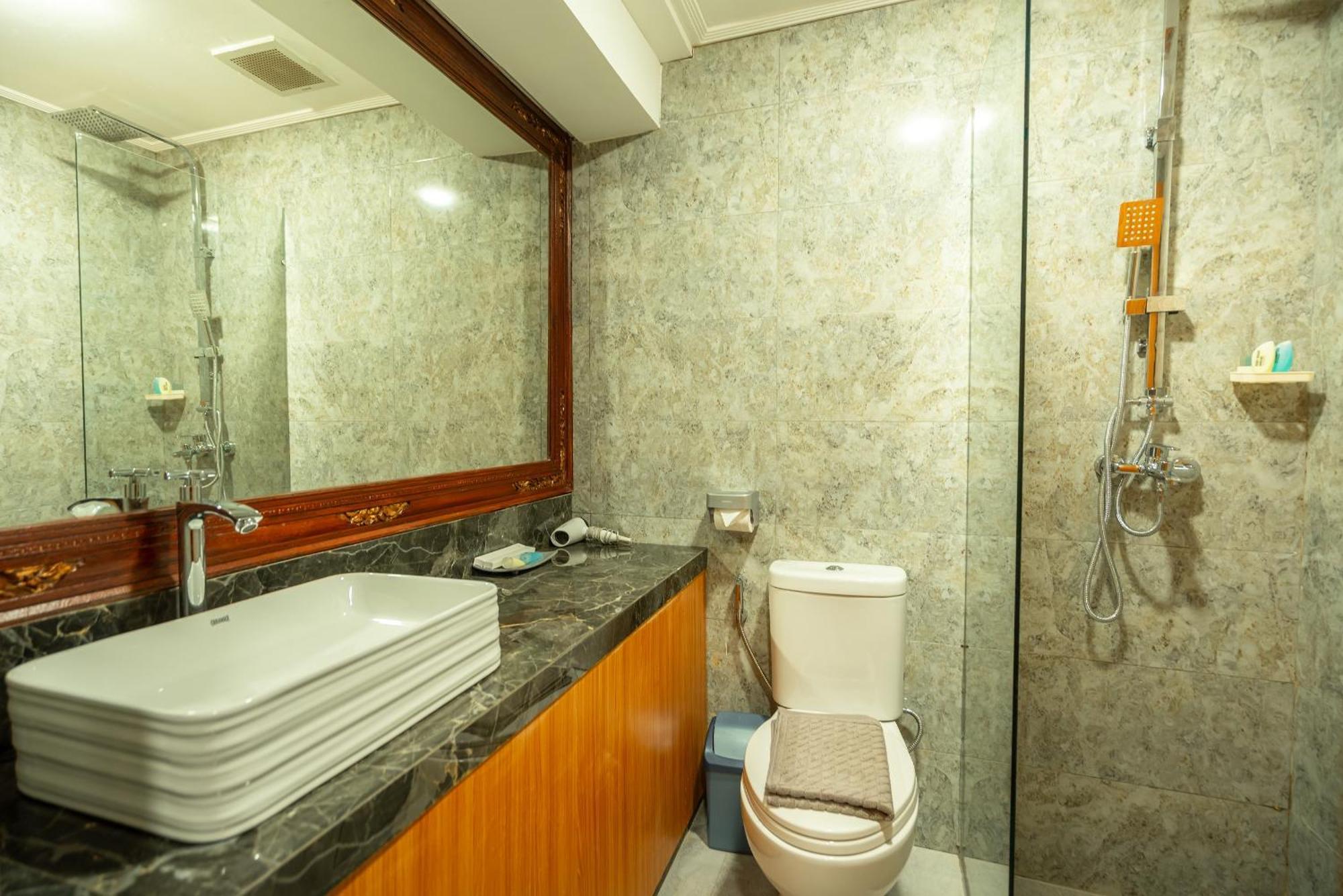 The Central Lovina Hotel & Restaurant מראה חיצוני תמונה